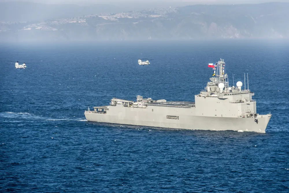 La Armada de Chile despliega al buque multipropósito “Sargento Aldea” para efectuar tareas logísticas y médicas en la Antártida