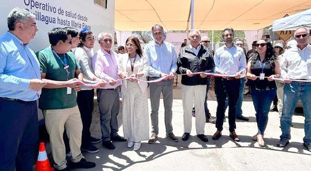 Llevan salud de especialidad a Quillagua y Maria Elena